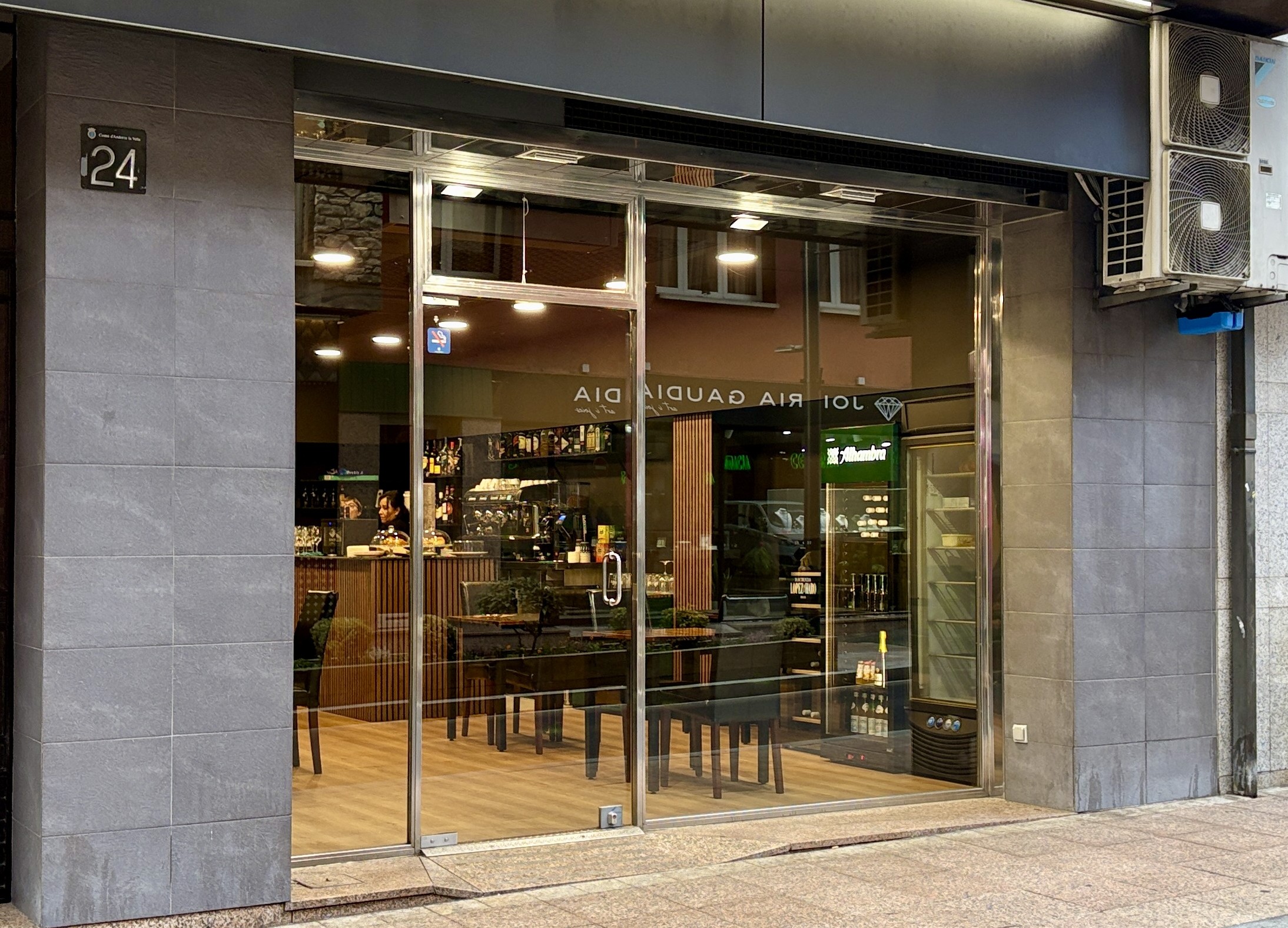 Restaurant 180 by Cal Roka Carrer Bonaventura Riberaygua, 24, AD500 Andorra la Vella