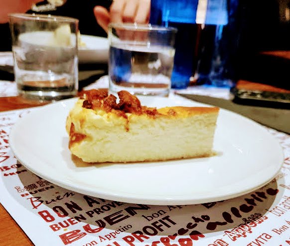 Restaurant 180 Andorra la Vella. So much food for so cheap, I was full by the entry, and the quality is wonderful. It is such a fantastic restaurant. Comida: 5 / 5 Servicio: 5 / 5 Ambiente: 5 / 5. Answer: Thank you so much, Dan, for visiting us and for sharing such an enthusiastic review. We’re truly delighted to hear that you enjoyed the quality and quantity of our dishes, and that your experience at the restaurant felt “amazing” from start to finish. Feedback like yours means a lot to our entire team. We’re also pleased to know that the atmosphere and service contributed to a pleasant and relaxed meal. Creating a welcoming space where our guests can enjoy good food and good conversation is one of our priorities. As a reminder, besides our specialities, we also offer a incredible daily set menu, and we prepare fresh blue lobster rice, either brothy or dry, always made to order. Thank you again for your kind words. We look forward to welcoming you back soon at Restaurant 180.