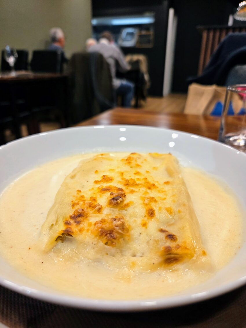 Si vols dinar com un rei sense gastar gaire, al 180 Restaurant t’esperem amb un menú del dia per només 18,50 €, amb uns canelons casolans que enamoren des de la primera queixalada.