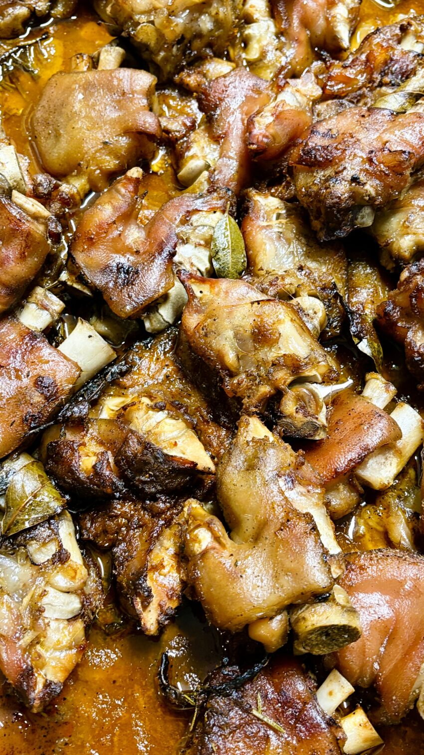 Els peus de porc guisats a la catalana, tendres i plens de sabor.