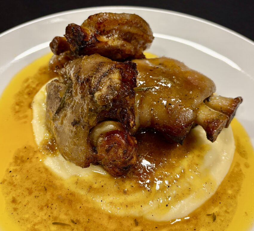 🍴✨ Benvinguts al nou Restaurant 180! ✨🍴 📍 Avinguda Riberaygua, 24 – Andorra la Vella. Restaurant tradicional i orgullosos de ser-ho. La mà del nostre cap de cuina està sempre present, amb idees clares de com s’ha de treballar en un bon restaurant avui en dia. 🥘 Plats que enamoren: Les carns a la brasa al JOSPER amb autèntic carbó vegetal. Els peus de porc guisats a la catalana, tendres i plens de sabor. Les tripes a la madrilenya, amb tota la força de la recepta clàssica. I molts altres plats de cuina casolana que anirem incorporant per sorprendre’t cada dia. ☀️ Obrim de 7 del matí a 5 de la tarda: Esmorzars de forquilla per començar el dia amb energia. Bons entrepans, fets amb productes de qualitat. Entrepans que no es troben a Andorra la Vella. Vine a esmorzar i segur que tornaràs! Menú del dia amb cuina autèntica, feta amb passió i respecte per la tradició. 🔥 Restaurant 180 – el nou punt de trobada per als amants de la cuina de sempre. #RESTAURANT180 #andorralavella #cuinatradicional #platsdeforquilla #carnsalabrasa