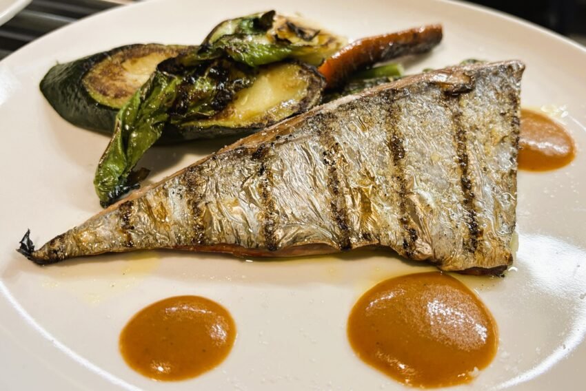 Al 180 Restaurant Andorra la Vella, la bona cuina es viu cada dia! Menú del dia només 18,50 € alta cuina a preu: plats de carta, producte fresc i elaboracions cuidades per gaudir menjant. 🍽️🔥 Al 180 Restaurant, la bona cuina es viu cada dia! El nostre menú del dia a només 18,50 € és alta cuina a un preu molt competitiu: plats de carta, producte fresc i elaboracions cuidades perquè gaudeixis com a casa… o millor. Si vols un clàssic que mai falla, tasta el nostre arròs caldós de llamàntol fresc per encàrrec, un dels plats més estimats pels nostres clients. I a les tardes, el “tardeo” al 180, el Restaurant es transforma en un espai ideal per compartir amb amics, companys i família. 🥘 Tapes casolanes 🍖 Pernil ibèric de gla 🍷 Vins a copes 🍺 Cerveses ben tirades I no ens podem oblidar dels esmorzars de forquilla i els entrepans amb bon pa i millor contingut, embotits prèmium, botifarra a la brasa, cansalada viada a la brasa, xurrasco, llom a la brasa, i així començar el dia amb energia i sabor des de primera hora del matí. Vine a descobrir per què el 180 Restaurant és i serà un imprescindible a Andorra. #180Restaurant #MenúDelDia #ArròsDeLlamàntol #TapesAndorra #GastronomiaAndorra